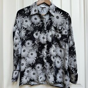 Topshop Oversized Black & White Floral “Photograph” Button Up Blouse. Size 4